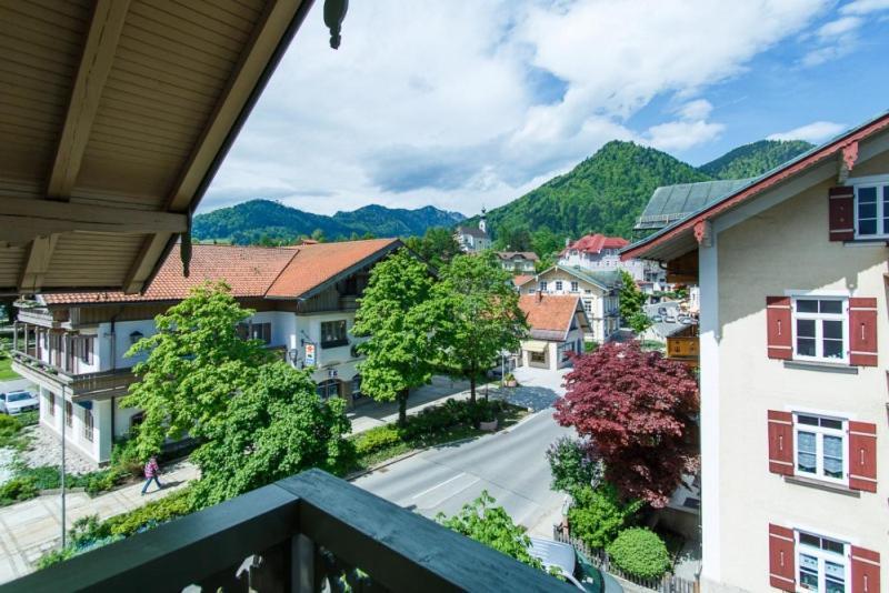 Cafe Chiemgau Und Gaestehaus 鲁波尔丁 外观 照片
